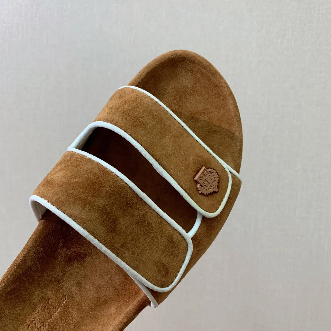 【LP】P:600💰 Size: 39-46 (45.46 can be customized) 【Loro Piana】LP men's slippers. Italian top cashmere is retro, elegant, low-key and luxurious. Both fashionable and practical, the leather is still of the highest quality in the entire network. The upper is silky and smooth. Wear-resistant and highly elastic beef tendon bottom. .